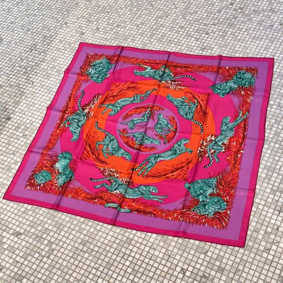Hermès Purple Magenta "Guépards" 90cm Silk Square Scarf - Picture 7 of 11